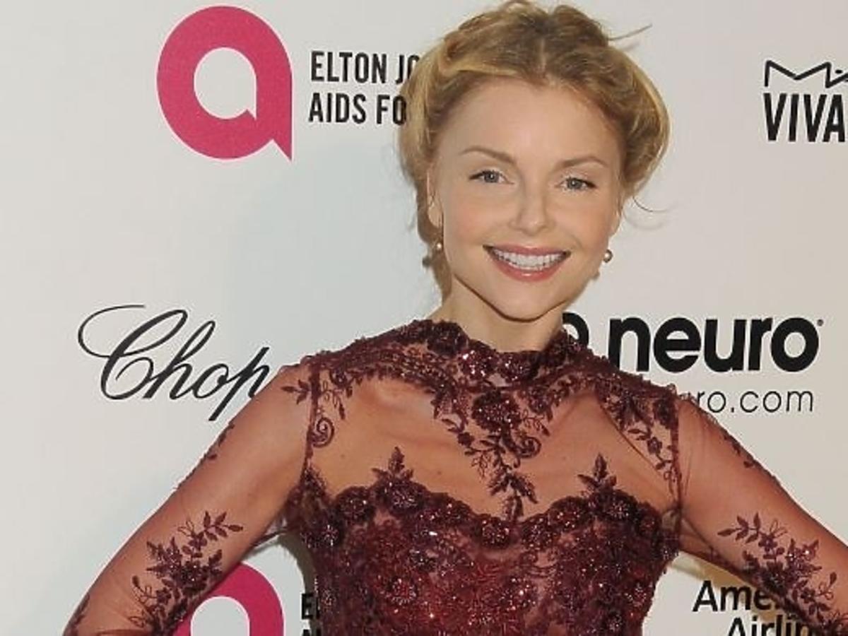Izabella Miko w objęciach znanego aktora