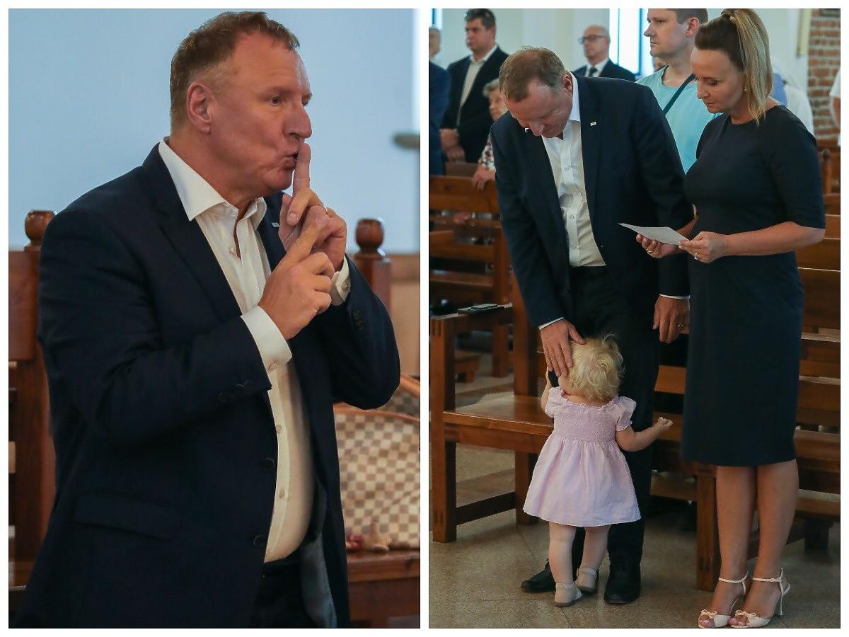 Jacek Kurski z rodziną w kościele