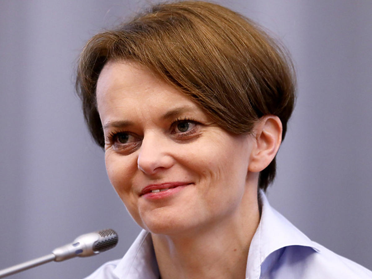 Jadwiga Emilewicz zapowiada otwarcie gospodarki do końca czerwca