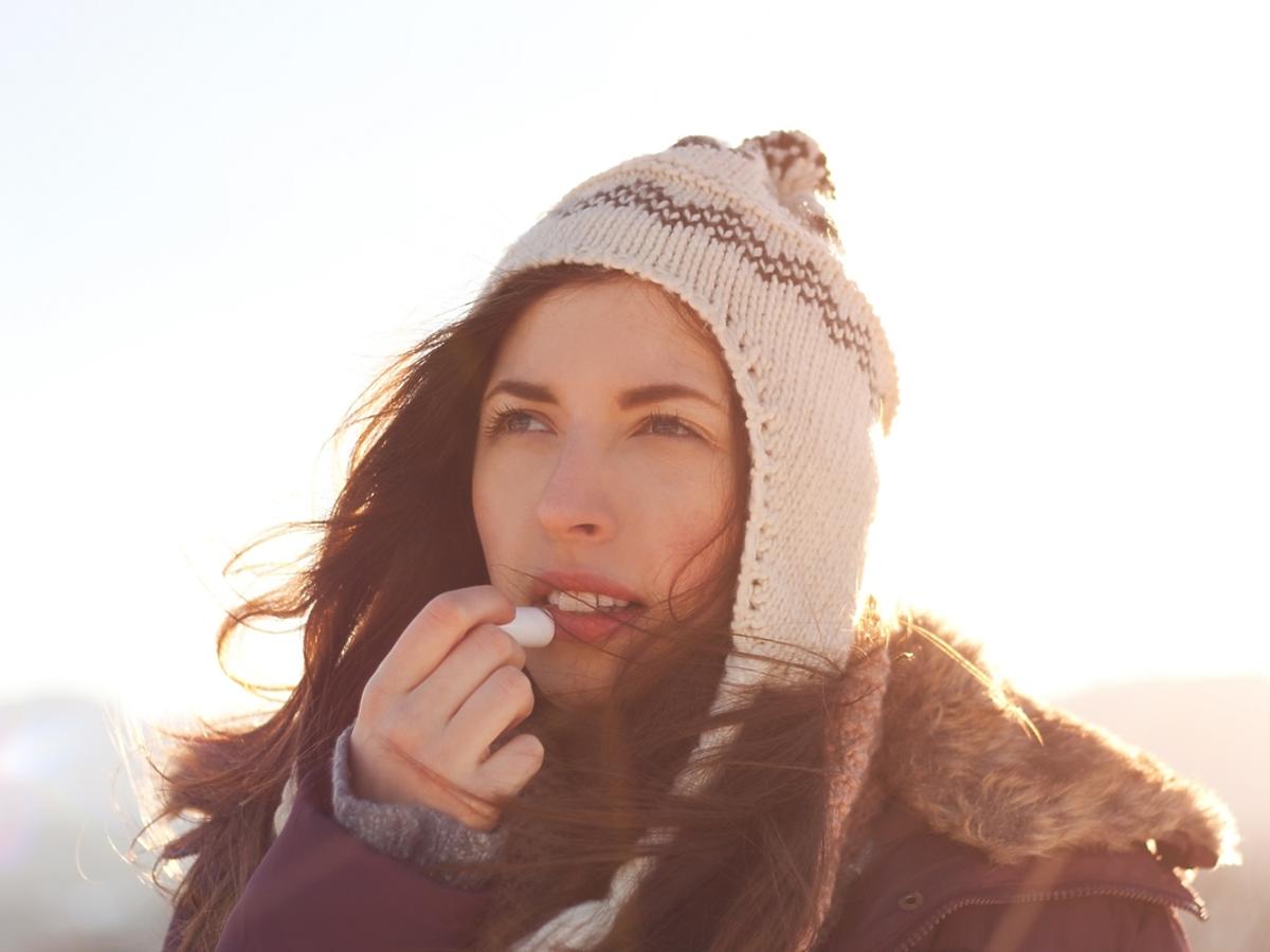 Jak prawidłowo dbać o skórę twarzy w okresie zimowym? 