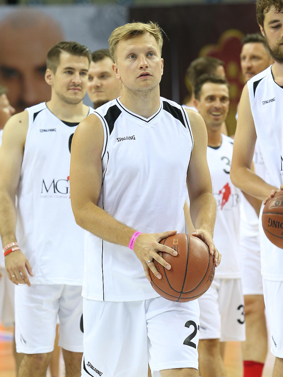 Jakub Wesołowski w drużynie Marcina Gortata podczas charytatywnego meczu 