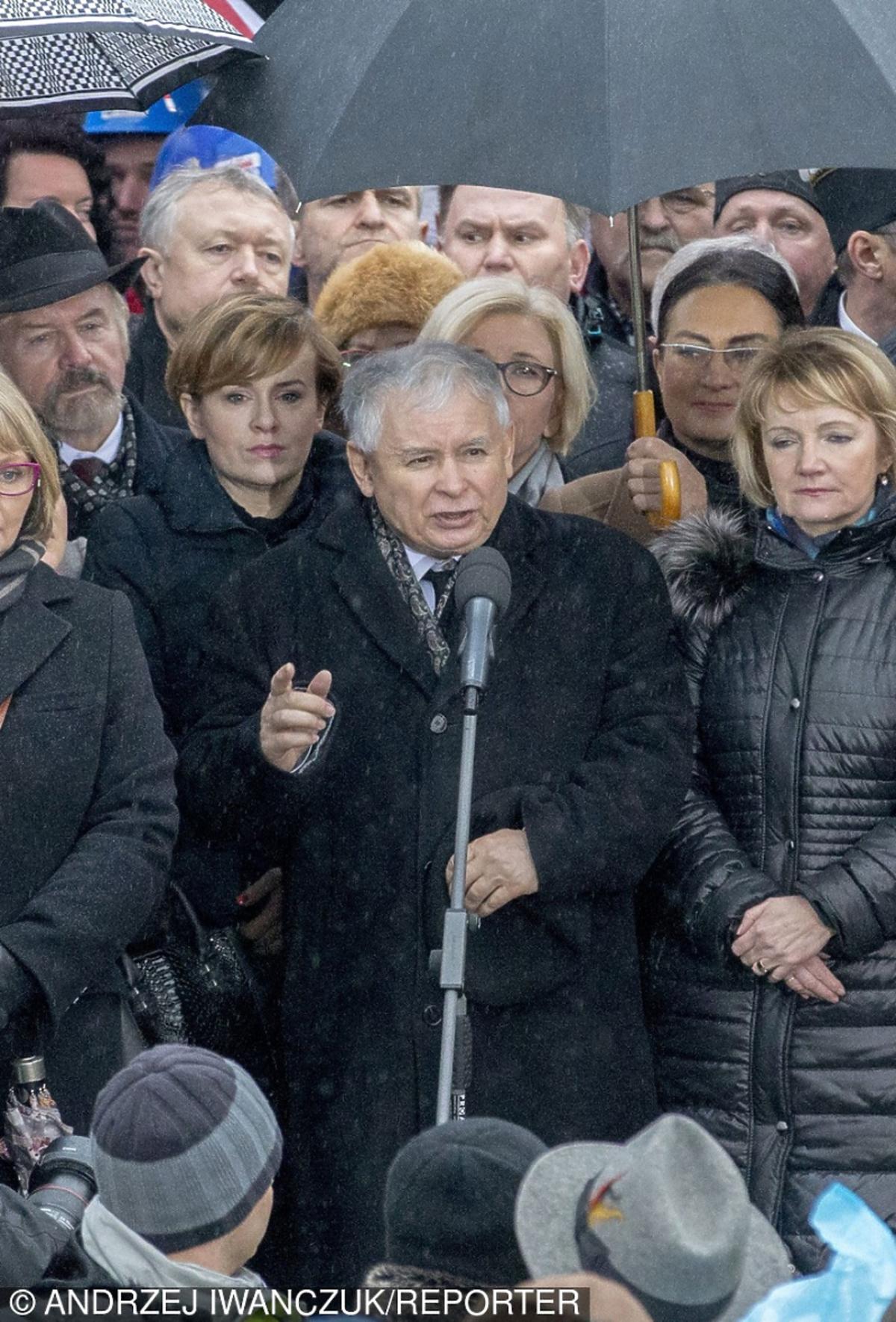 Jarosław Kaczyński przemawia podczas marszu