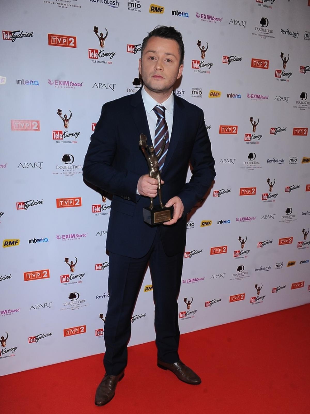 Jarosław Kuźniar w garniturze