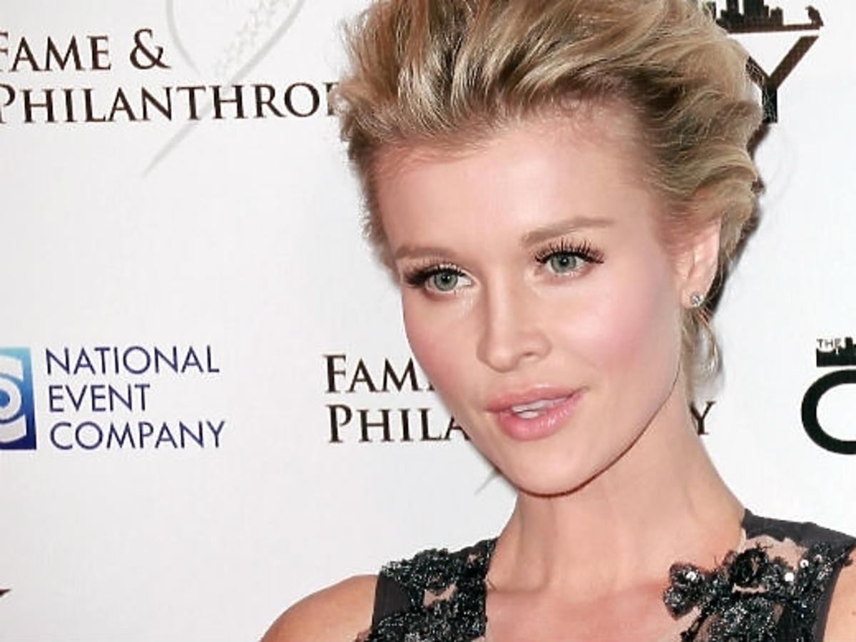 Joanna Krupa bez makijażu z pryszczem