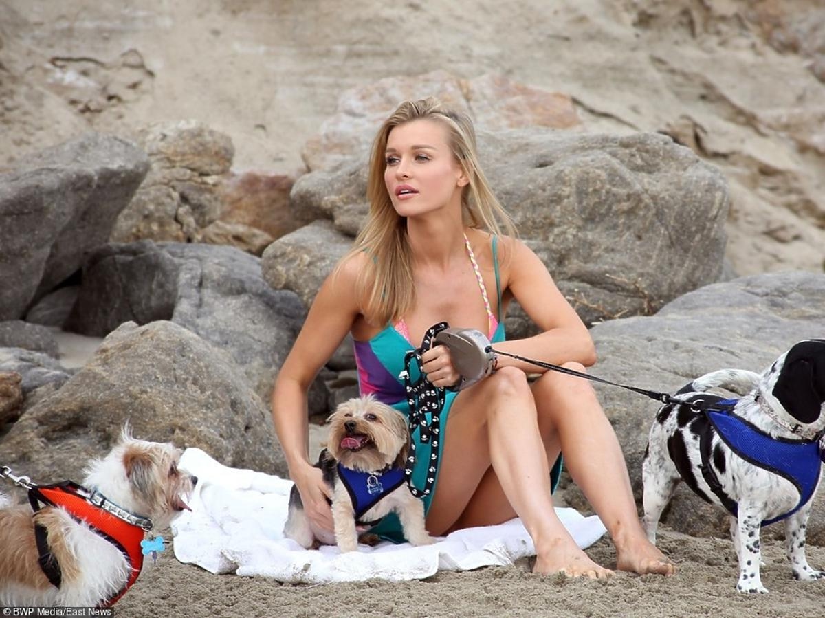 Joanna Krupa z psiakami