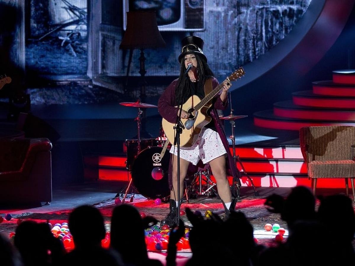 Joanna Liszowska jako Linda Perry w piątym odcinku Twoja Twarz Brzmi Znajomo