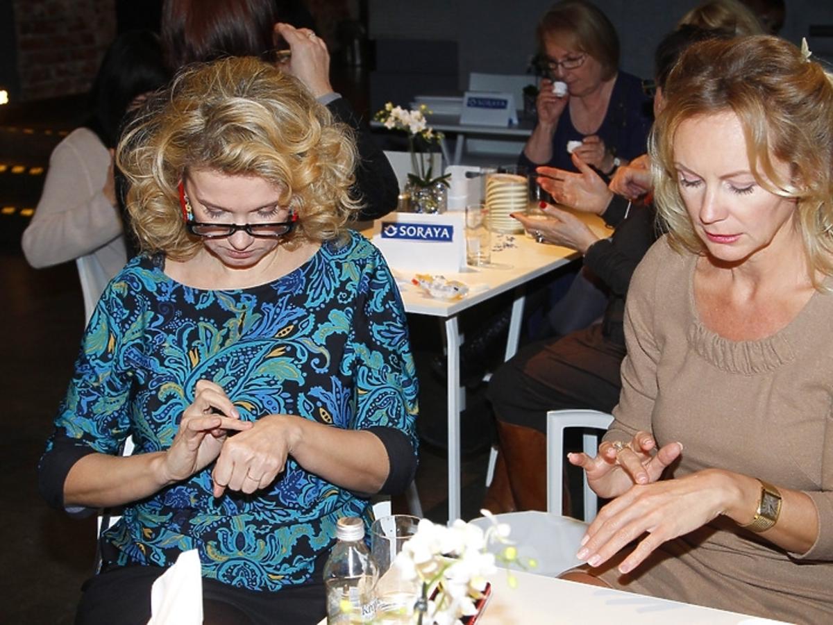 Joanna Trzepiecińska i Beata Ścibakówna na teście kremów marki Soraya
