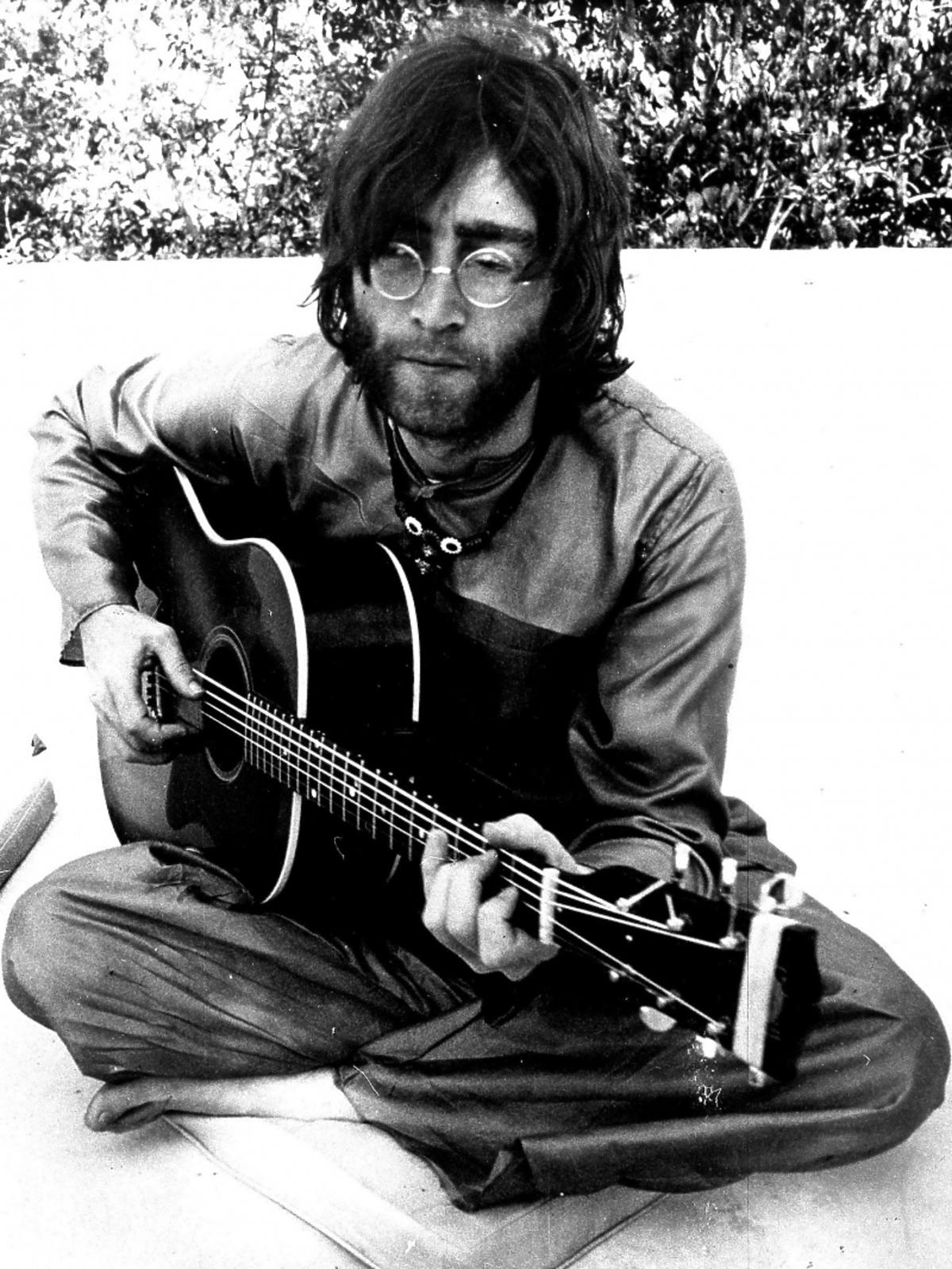 John Lennon w rankingu najlepiej zarabiających gwiazd po śmierci 2013 magazynu Forbes