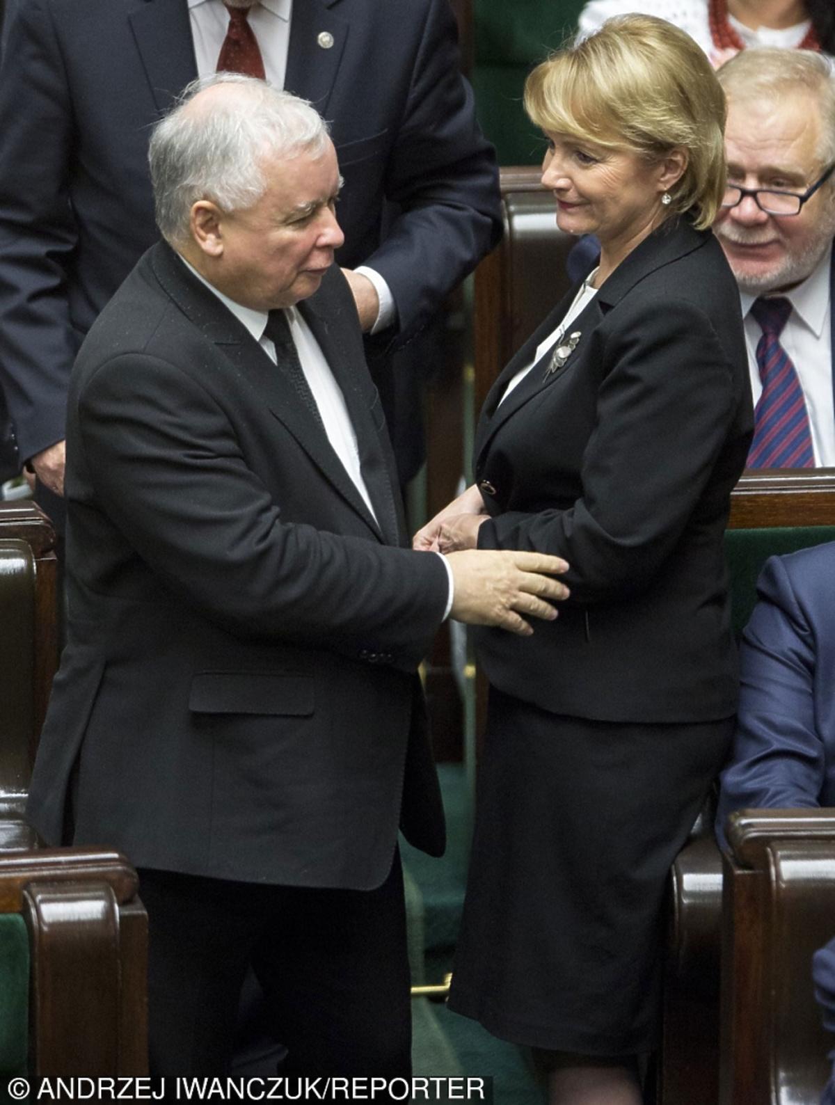 Jolanta Szczypińska, Jarosław Kaczyński witają się w Sejmie
