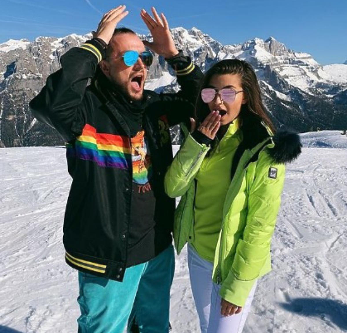 Julia Wieniawa i Baron na zdjęciu podczas urlopu w Alpach