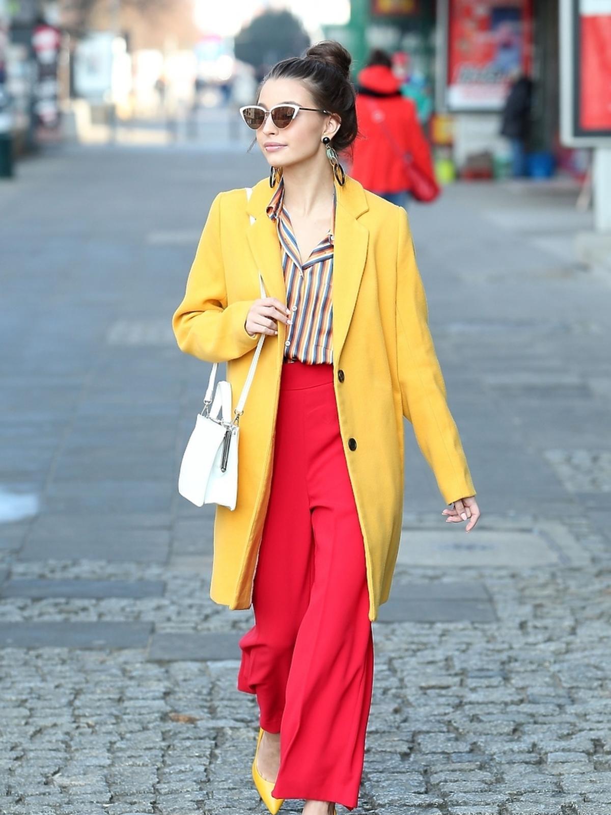Julia Wieniawa w czerwonych spodniach