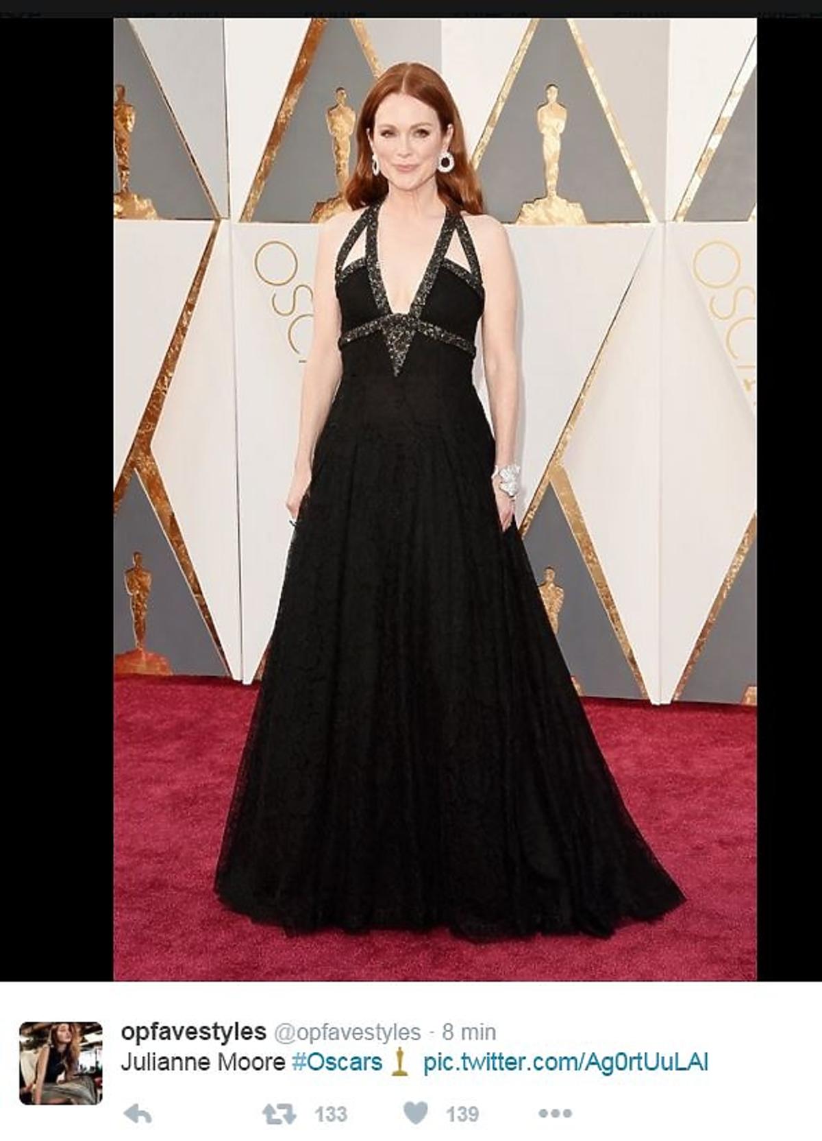 Julianne Moore na czerwonym dywanie Oscary 2016