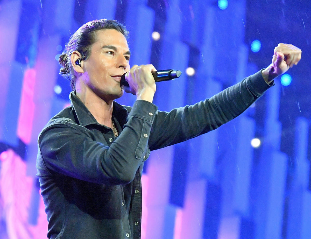 Julio Iglesias Junior Ile Ma Lat Sylwester z Dwójką 2021/2022: Julio Iglesias Junior wykonał piosenkę