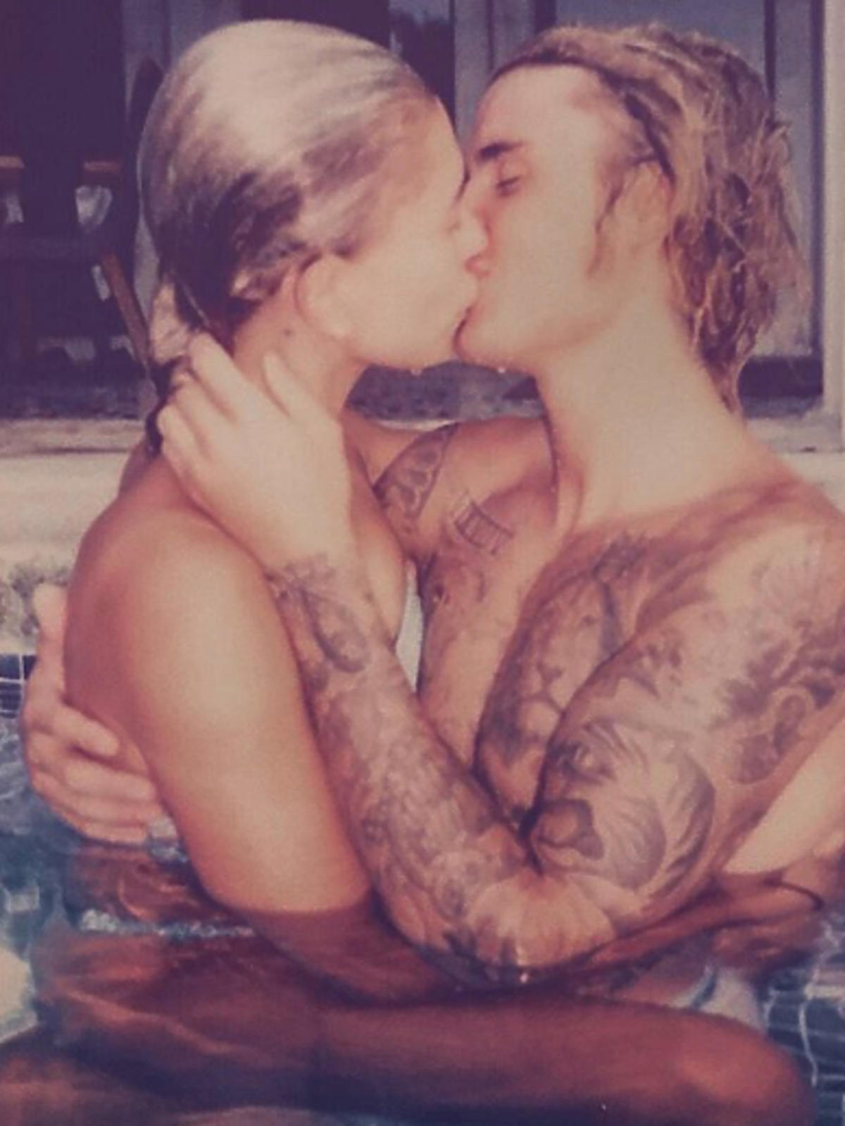 Justin Bieber i Hailey Baldwin całują się 