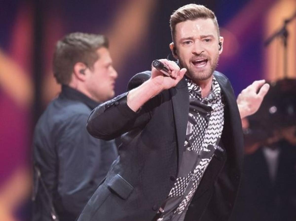 Justin Timberlake śpiewa