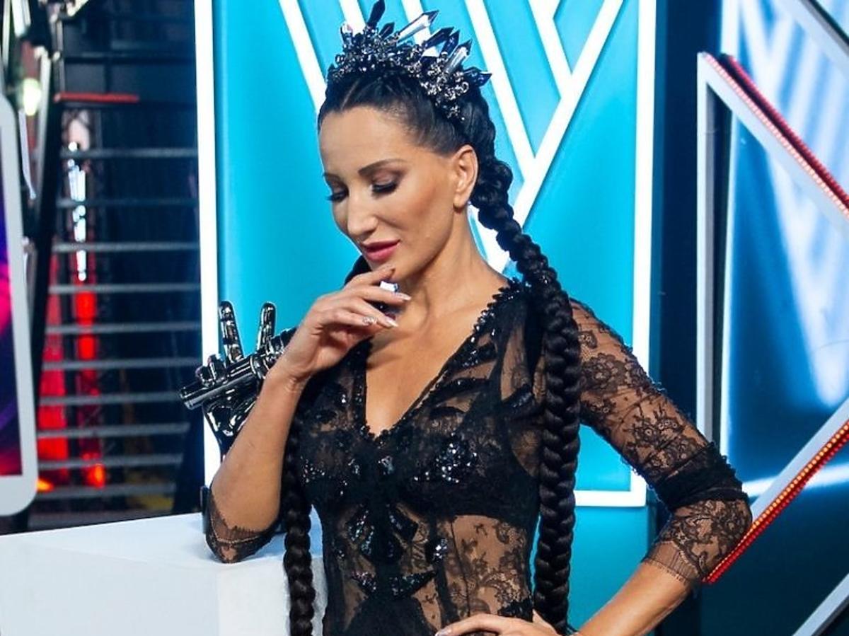 Justyna Steczkowska w czarnej, koronkowej sukience