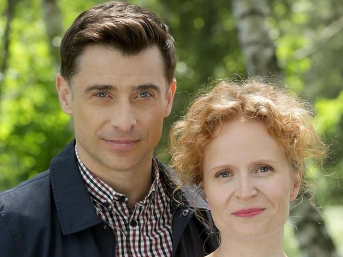 Kacper Kuszewski i Dominika Kluźniak na planie serialu M jak miłość
