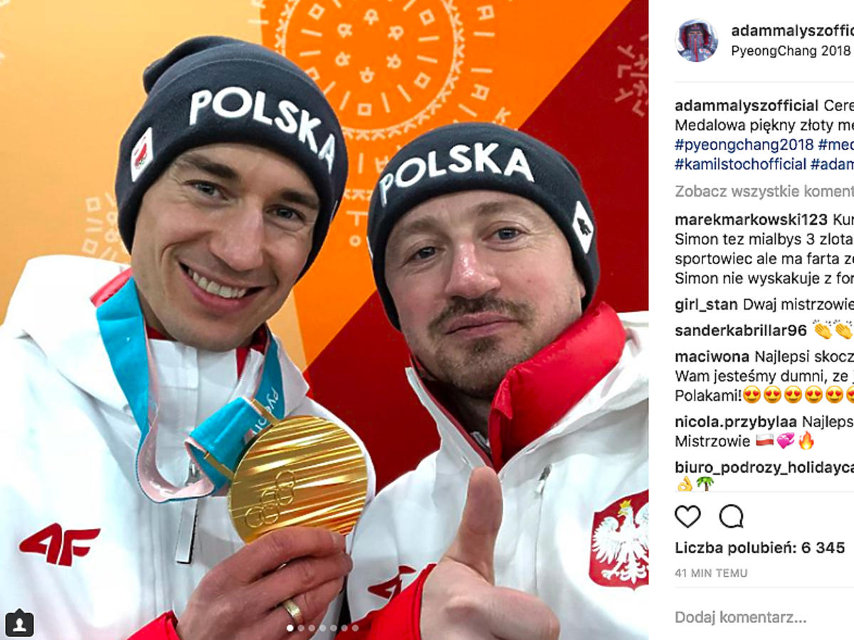 Kamil Stoch, Adam Małysz z medalem