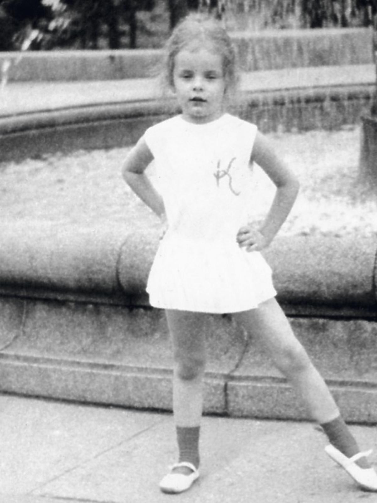 Karolina Korwin Piotrowska w dzieciństwie