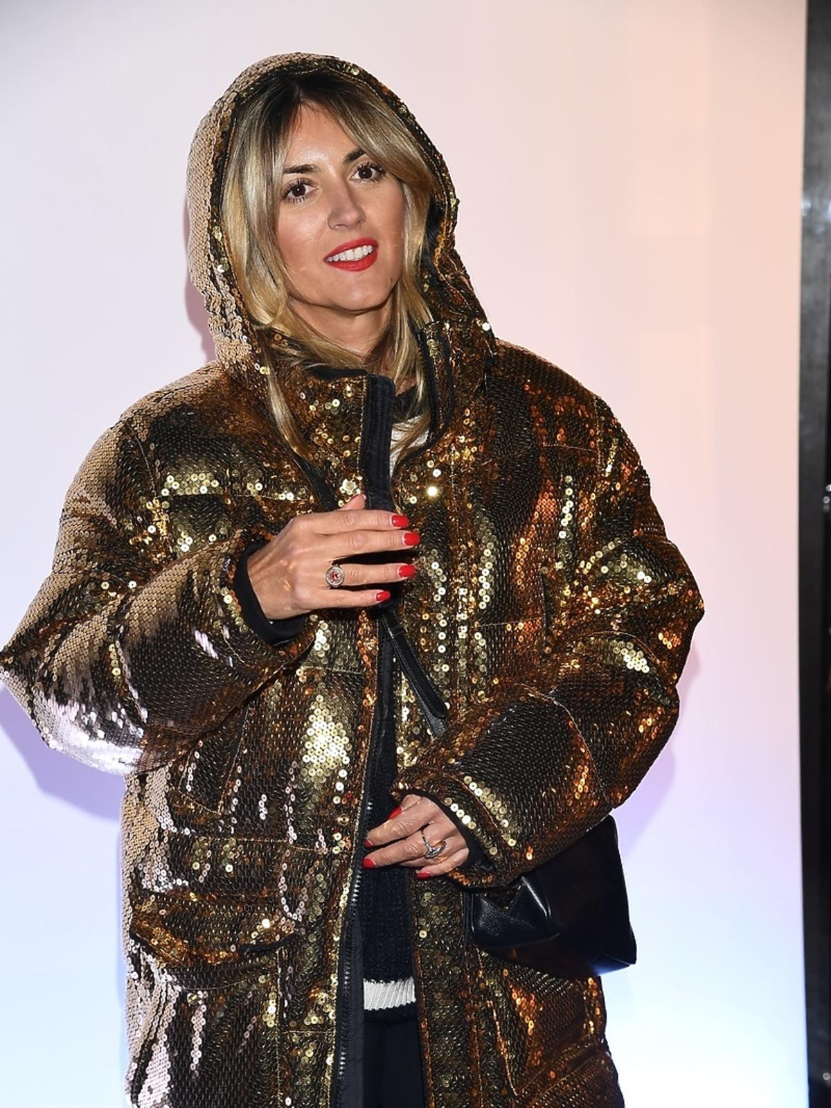 Karolina Szostak w srebrnej puchówce MoschinoxHM