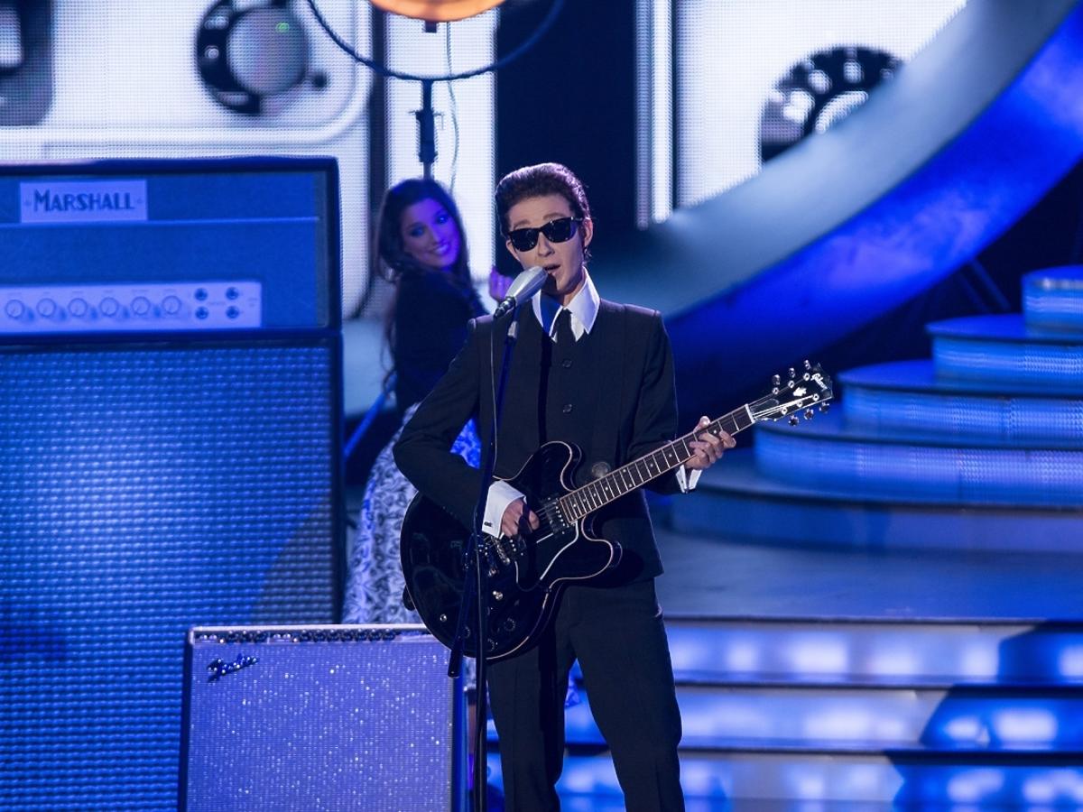 Kasia Ankudowicz jako Roy Orbison w Twoja Twarz Brzmi Znajomo