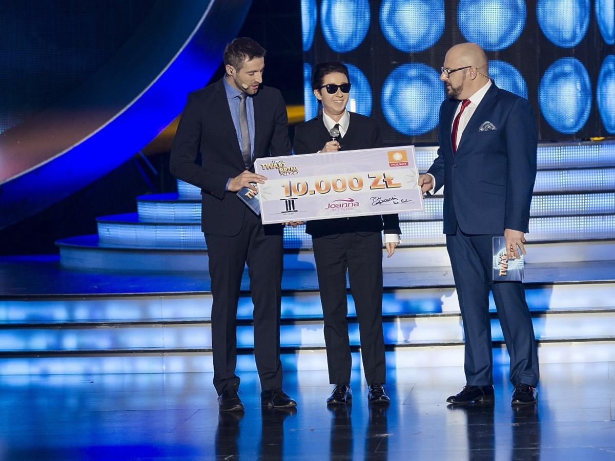 Kasia Ankudowicz jako Roy Orbison w Twoja Twarz Brzmi Znajomo