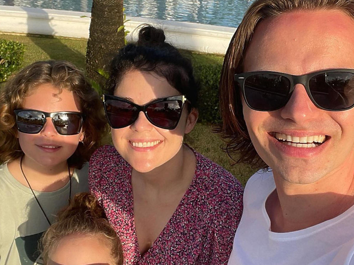 Kasia Cichopek z mężem i dziećmi w okularach na wakacjach 
