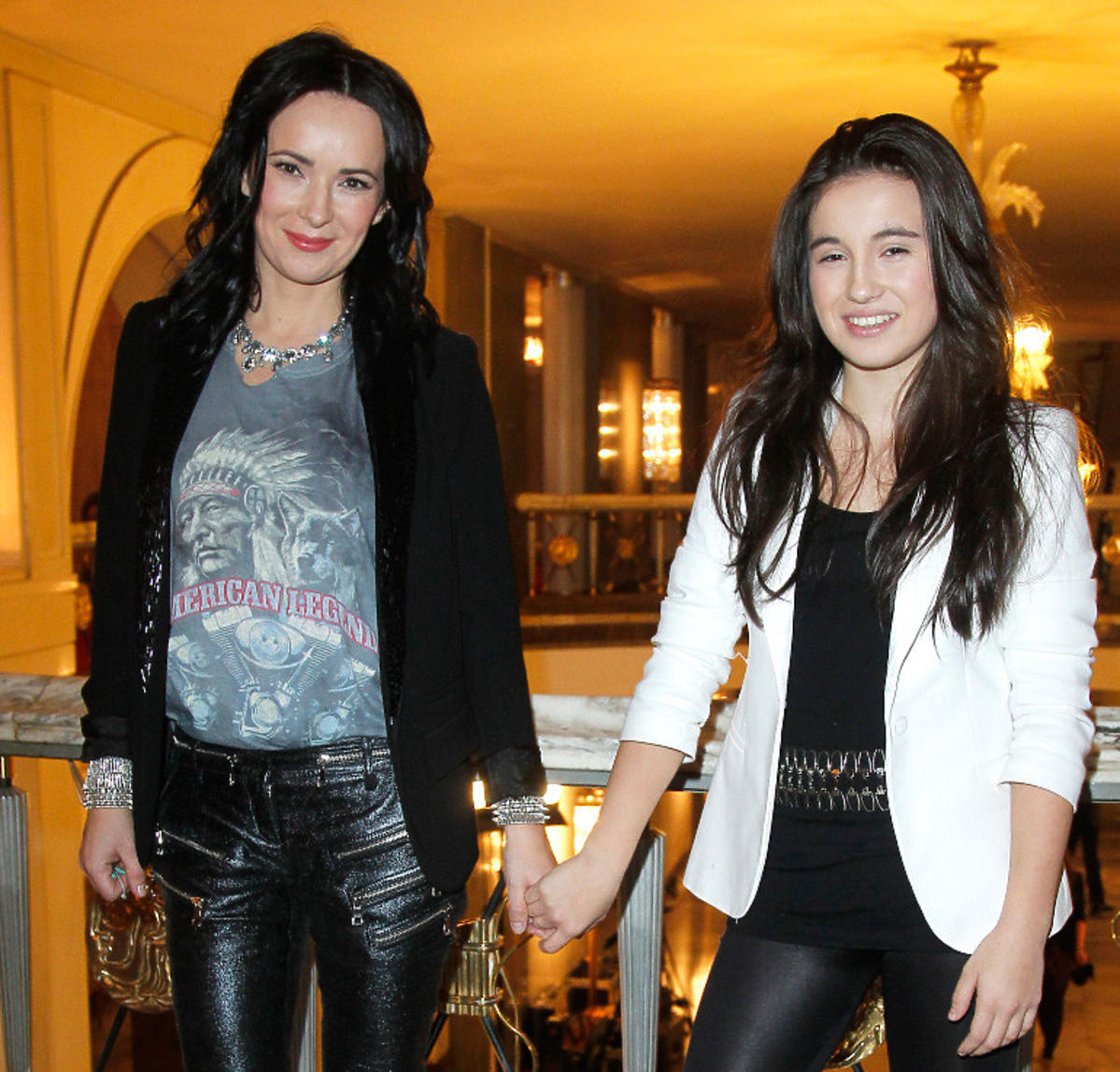 Kasia Kowalska z córką Olą w czarnych spodniach