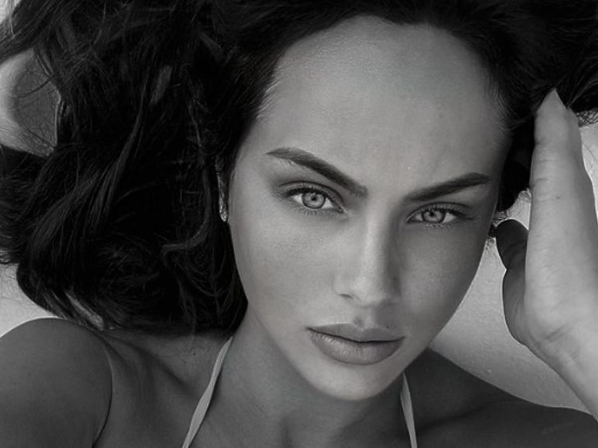 Kasia Lenhardt szare zdjęcie portretowe