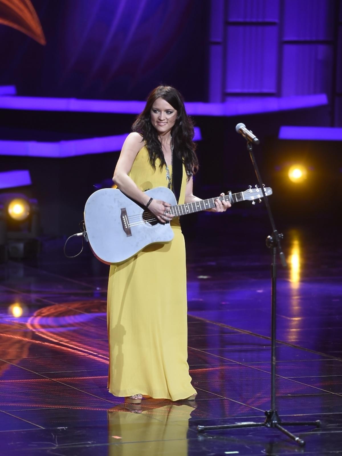 Kasia Popowska podczas koncertu SuperPremier w Opolu 2015