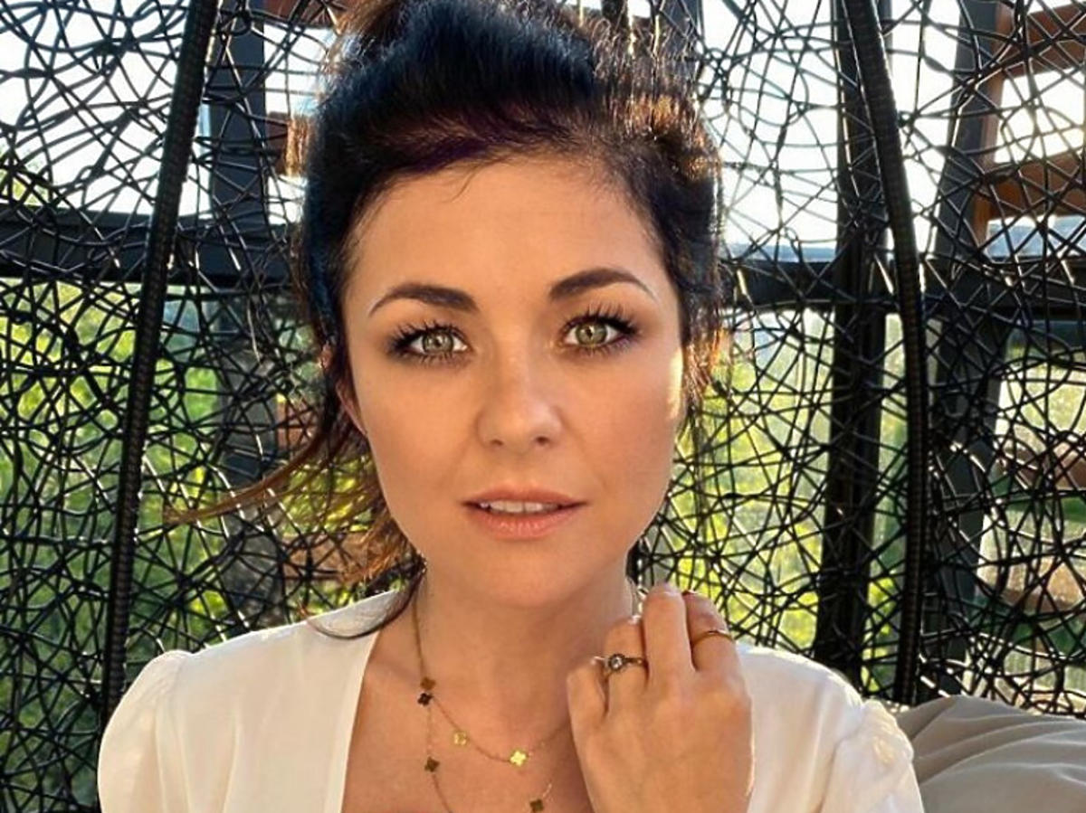 Katarzyna Cichopek w jasnej koszulce