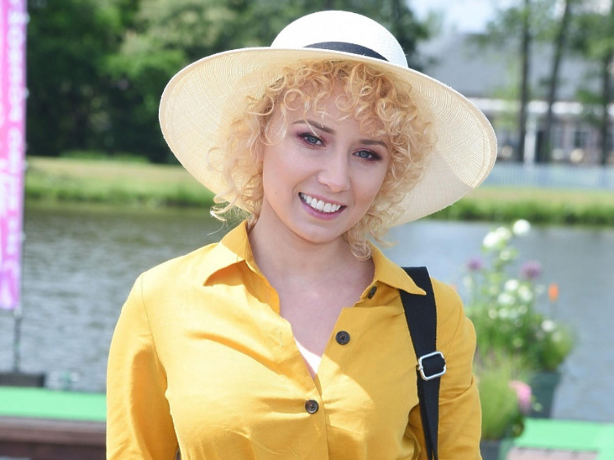 Katarzyna Ptasińska w żółtym stroju