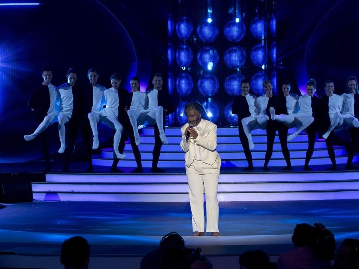 Katarzyna Skrzynecka jako Bobby McFerrin w Twoja Twarz Brzmi Znajomo 2