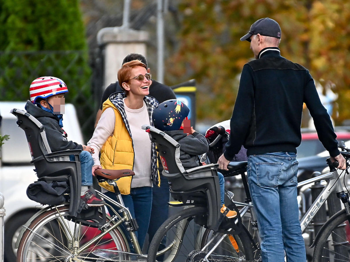 Katarzyna Zielińska z rodziną na wycieczce rowerowej