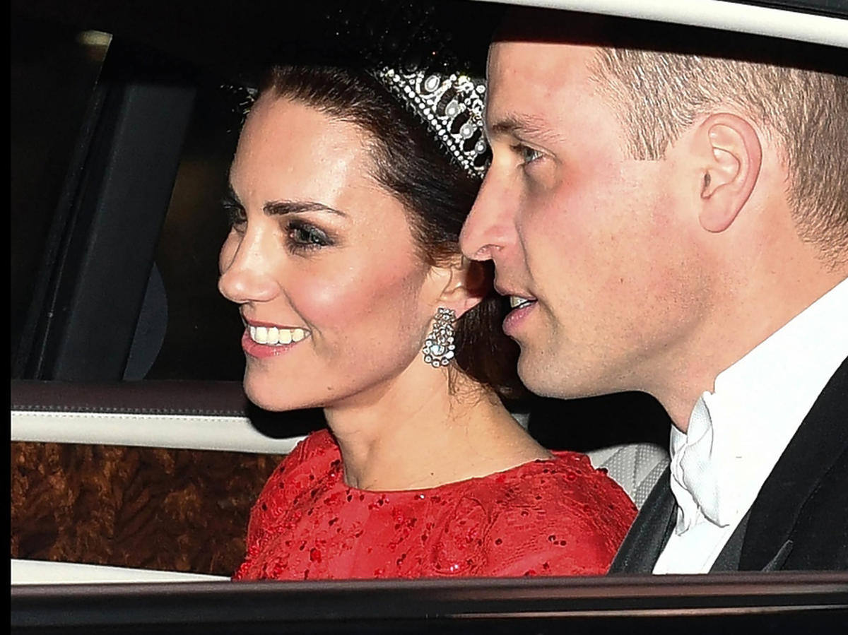 Kate Middleton i książę William w limuzynie
