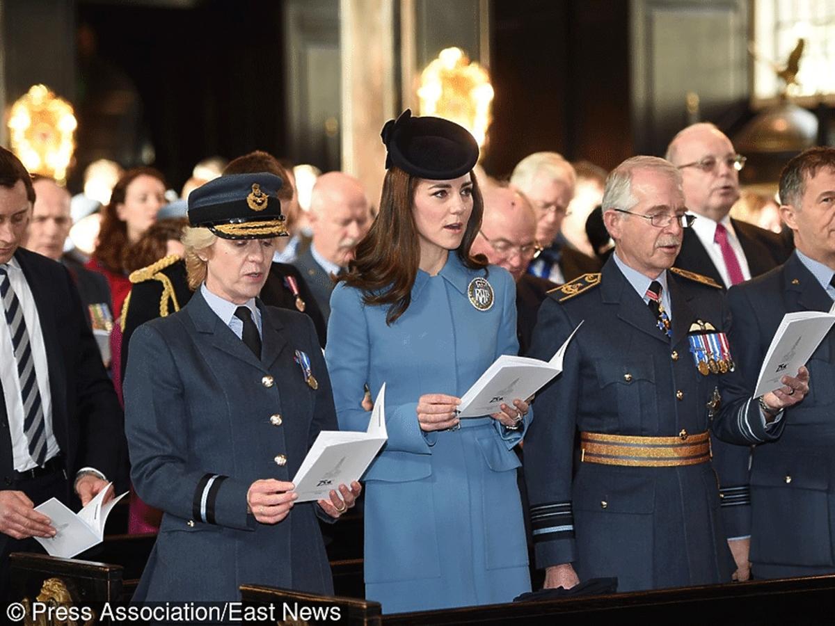 Kate Middleton śpiewa podczas mszy
