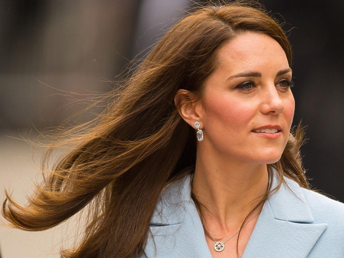 Kate Middleton w błękitnym płaszczu