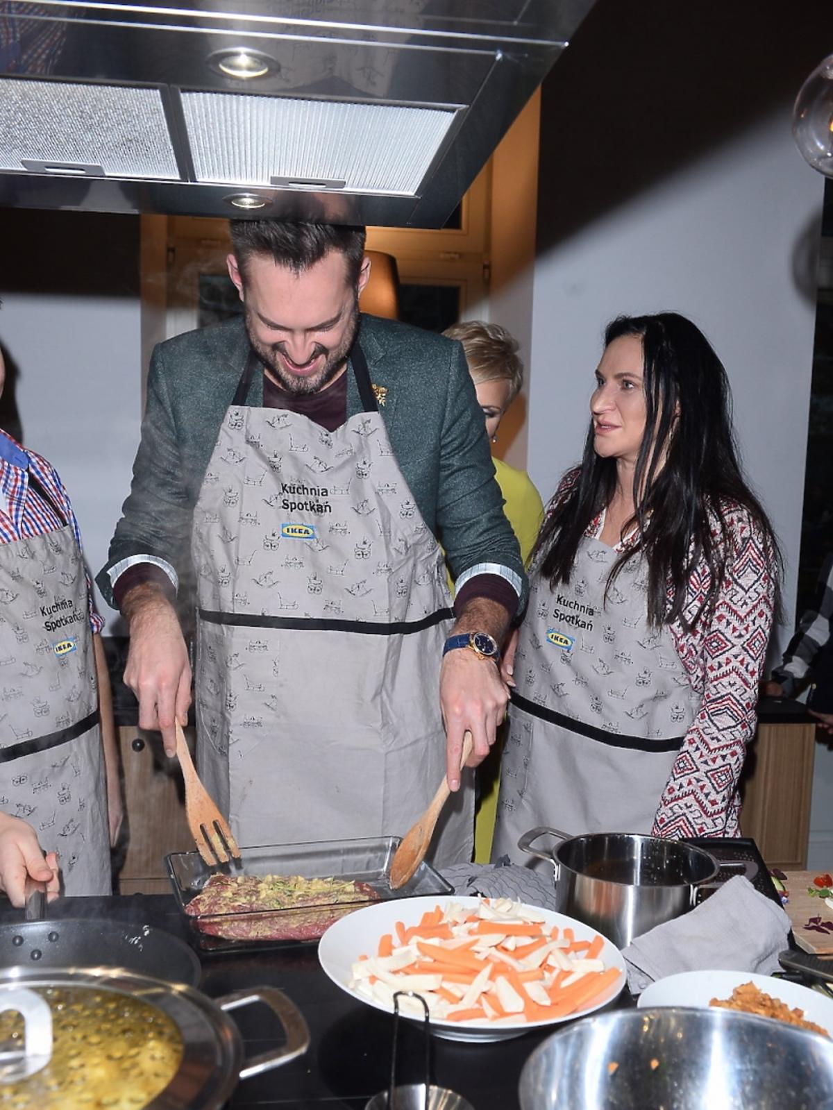 Kayah i Marcin Prokop gotują w fartuchach