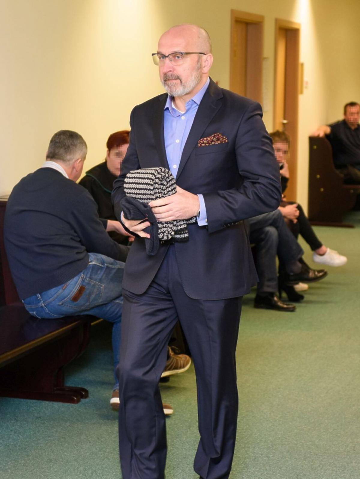 Kazimierz Marcinkiewicz z brodą na rozprawie rozwodowej pod koniec grudnia 2015 roku