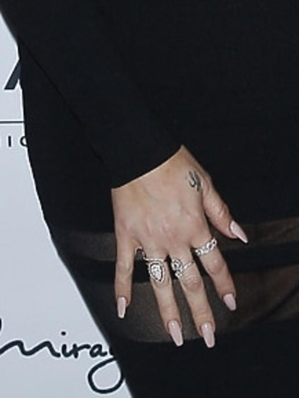 Khloe Kardashian z przyjaciółkami w klubie w Los Angeles
