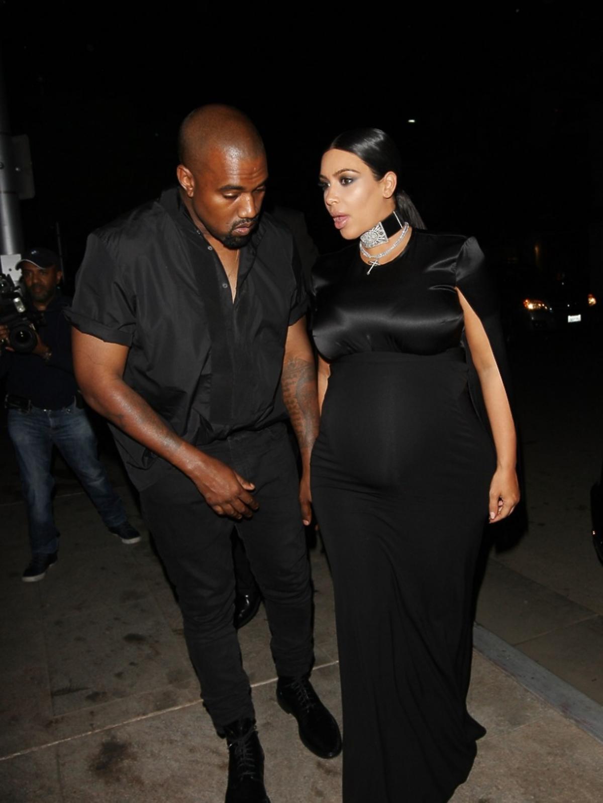 Kim Kardashain i Kanye West ubrani na czarno