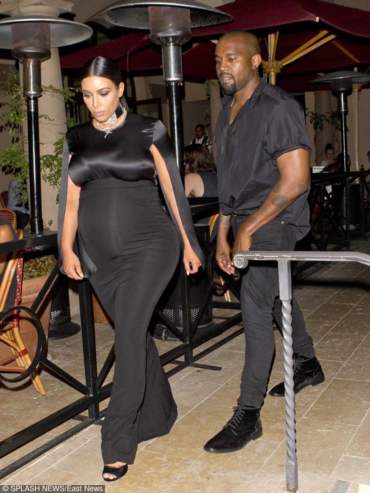 Kim Kardashian i Kanye West w czarnych strojach