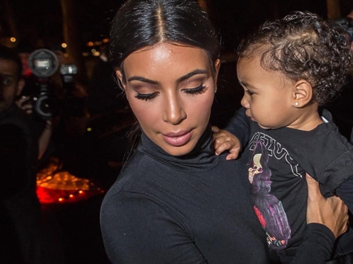 Kim Kardashian i Kanye West z córką na Paris Fashion Week