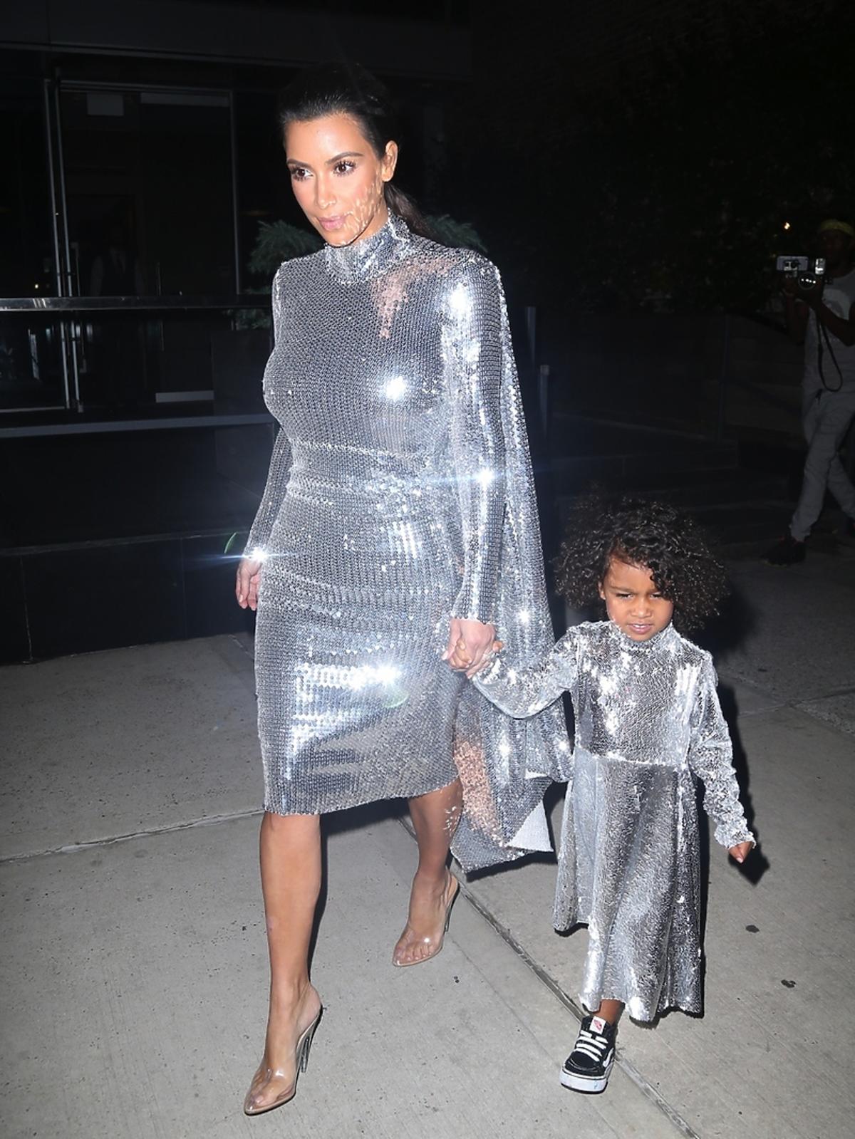 Kim Kardashian, North West w identycznych sukienkach