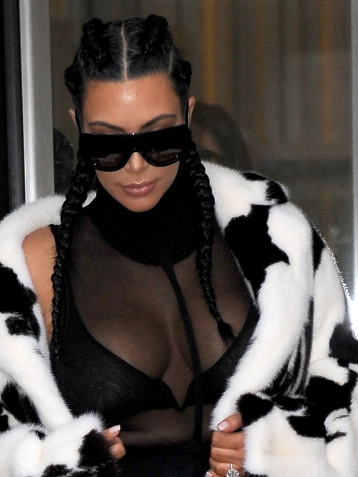 Kim Kardashian w biało-czarnym futrze