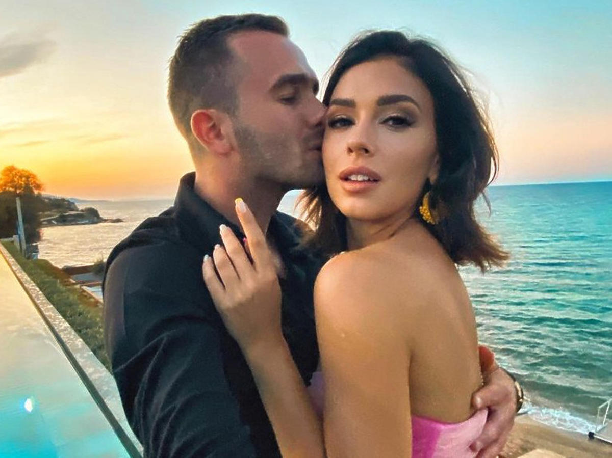 Klaudia Halejcio z partnerem