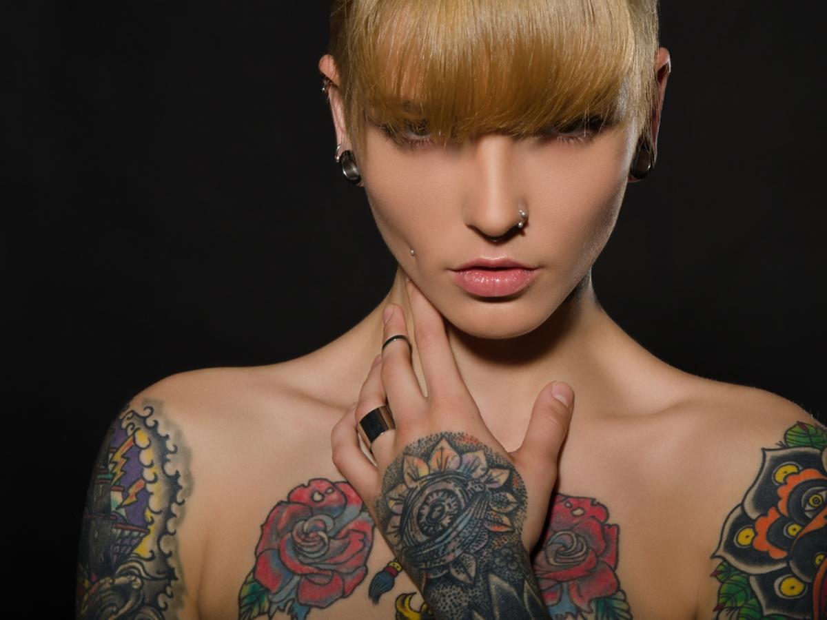 Kobieta z tatuażem
