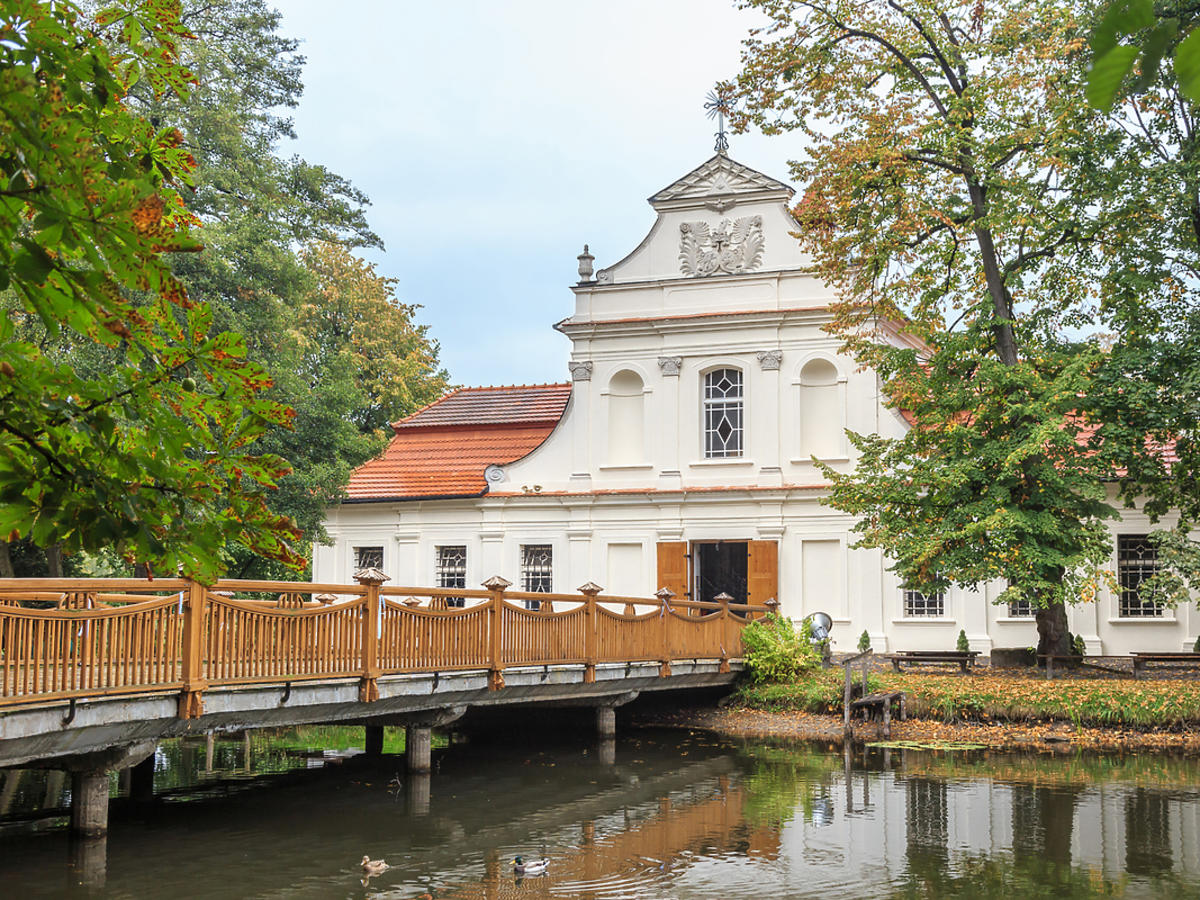 kościół na wodzie w Zwierzyńcu