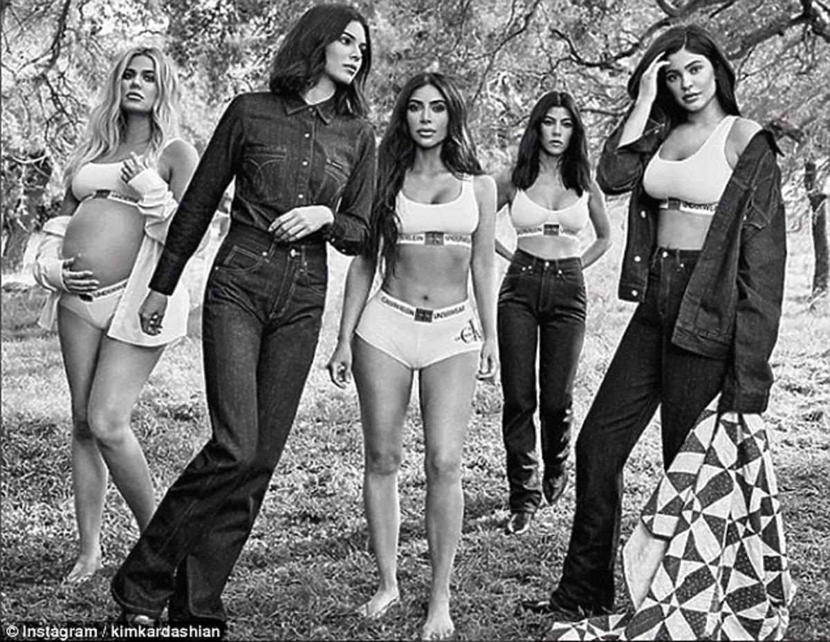 Kourtney Kardashian w reklamie Calvin Klein