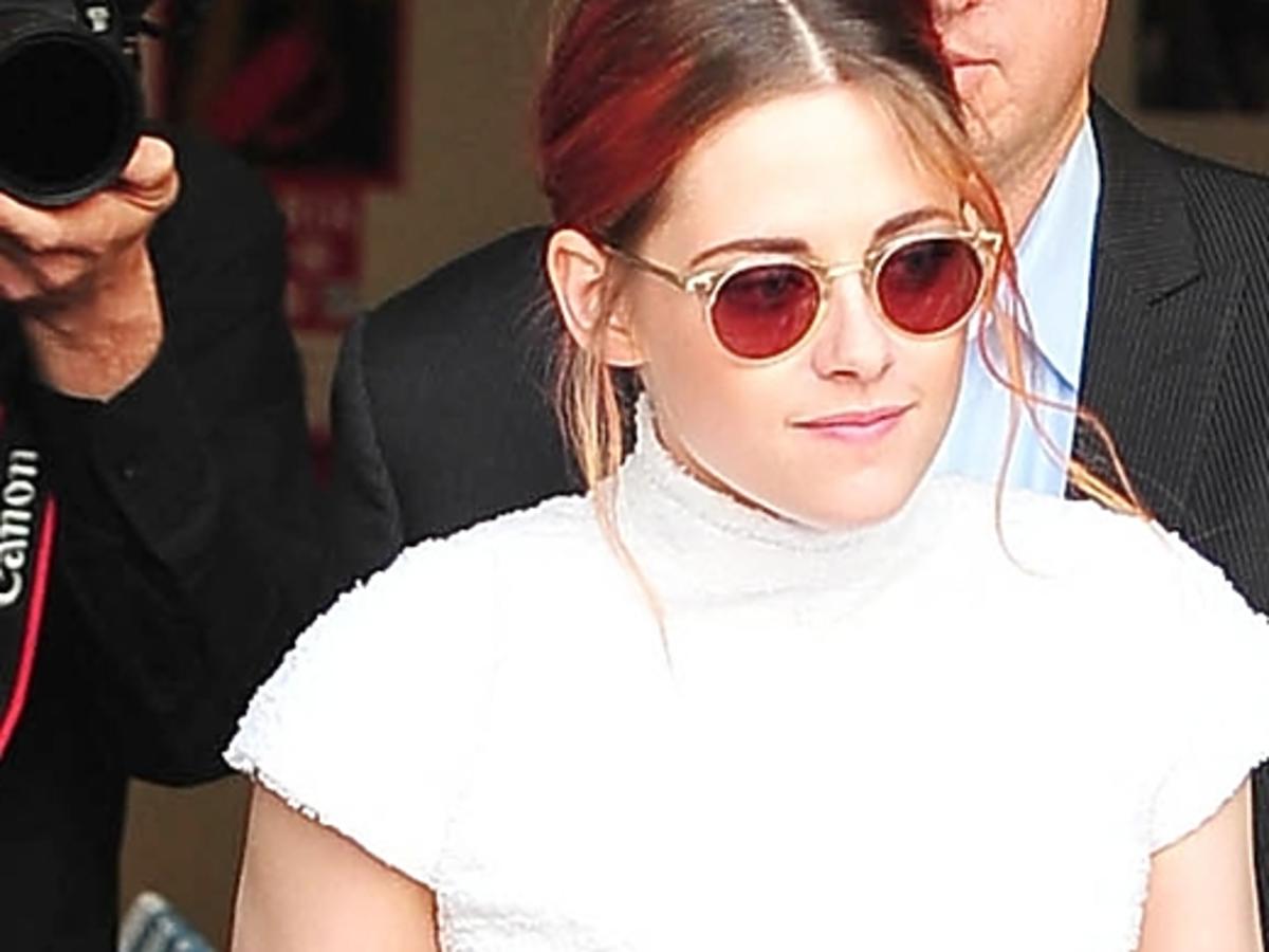 Kristen Stewart wychodzi z hotelu w Cannes